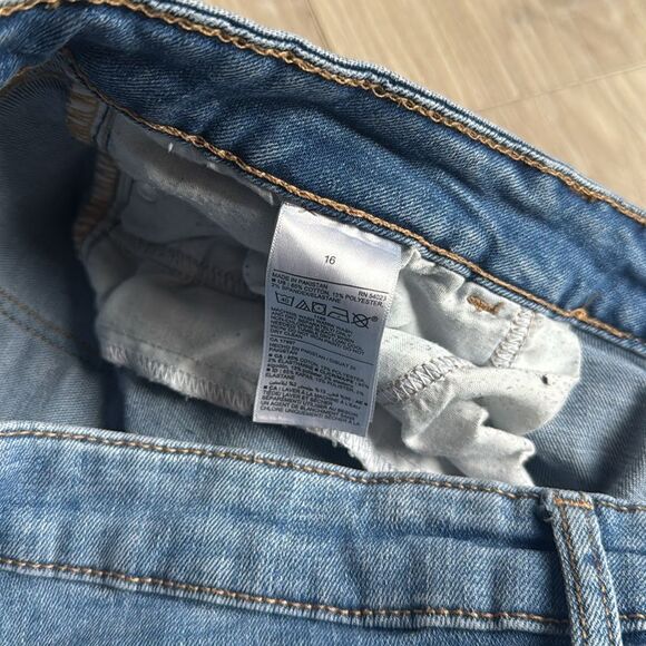 Old Navy ‘Rockstar” Capri, Cropped Jeans Size 16 - Picture 6 of 7